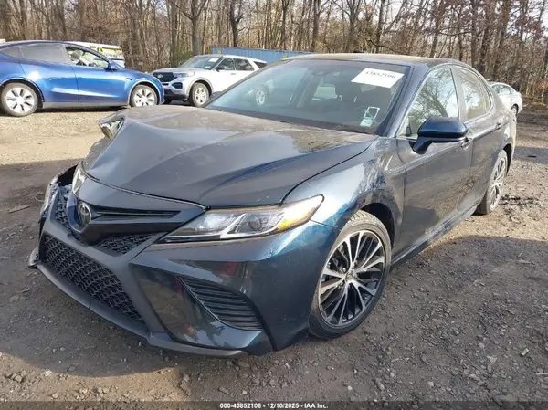 4T1B11HK8JU673349 2018 TOYOTA CAMRY - Image 2