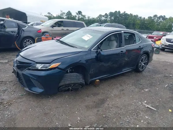 4T1B11HK8JU673559 2018 TOYOTA CAMRY - Image 2