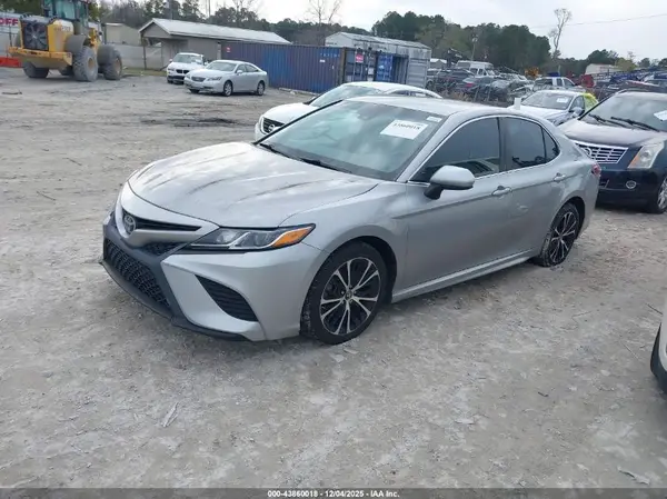 4T1B11HK8JU673593 2018 TOYOTA CAMRY - Image 2