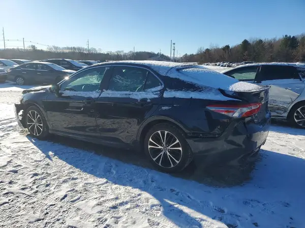 4T1B11HK8JU673853 2018 TOYOTA CAMRY - Image 2