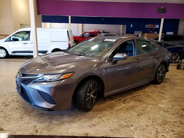 4T1B11HK8JU673934 2018 TOYOTA CAMRY - Image 1