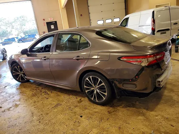 4T1B11HK8JU673934 2018 TOYOTA CAMRY - Image 2