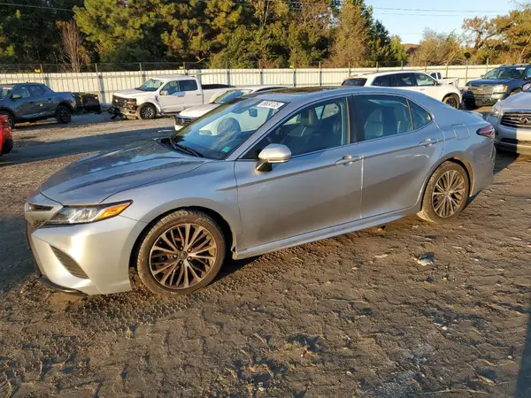 4T1B11HK8JU674288 2018 TOYOTA CAMRY - Image 1
