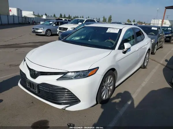 4T1B11HK8JU675506 2018 TOYOTA CAMRY - Image 2