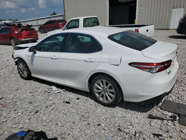 4T1B11HK8JU675831 2018 TOYOTA CAMRY - Image 2