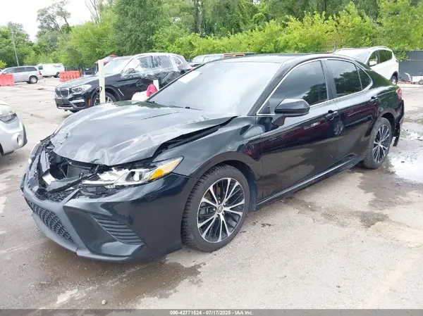 4T1B11HK8JU676915 2018 TOYOTA CAMRY - Image 2