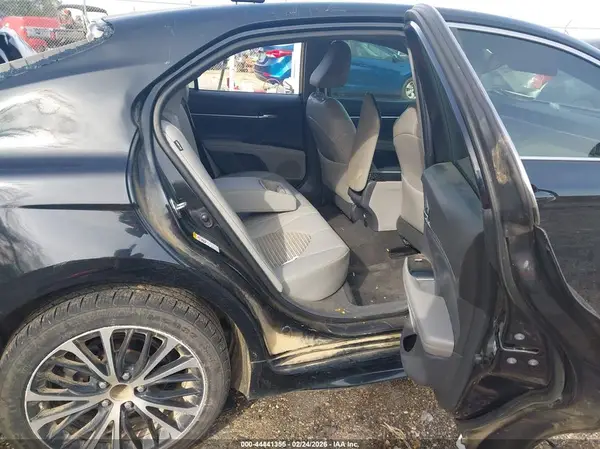 4T1B11HK8JU678230 2018 TOYOTA CAMRY - Image 8