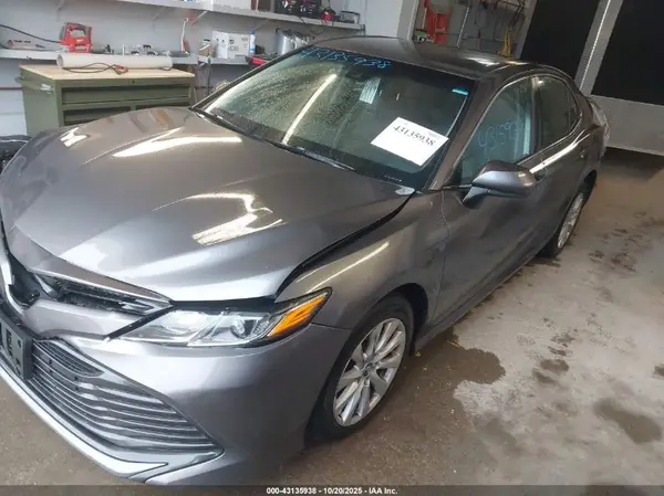 4T1B11HK8KU161222 2019 TOYOTA CAMRY - Image 2