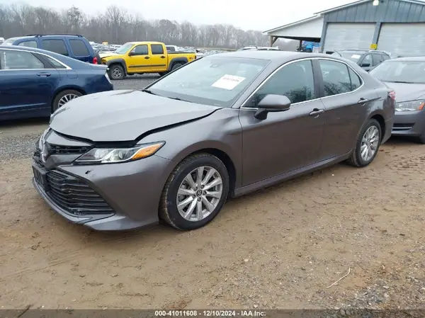4T1B11HK8KU166971 2019 TOYOTA CAMRY - Image 2
