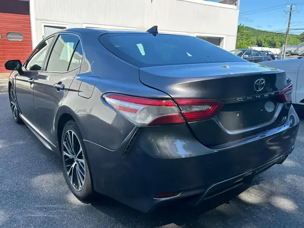 4T1B11HK8KU169725 2019 TOYOTA CAMRY - Image 2