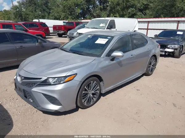 4T1B11HK8KU175668 2019 TOYOTA CAMRY - Image 2