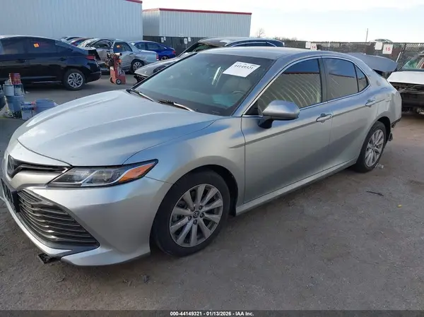 4T1B11HK8KU183334 2019 TOYOTA CAMRY - Image 2