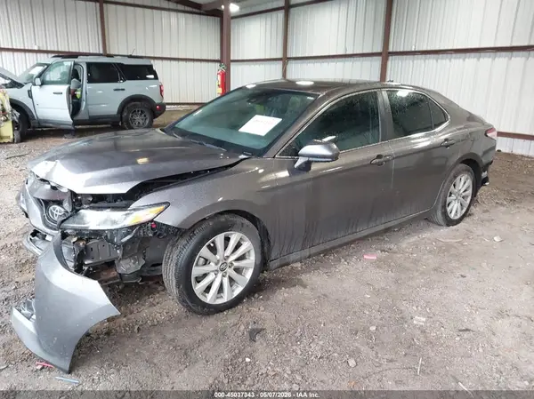 4T1B11HK8KU184600 2019 TOYOTA CAMRY - Image 2