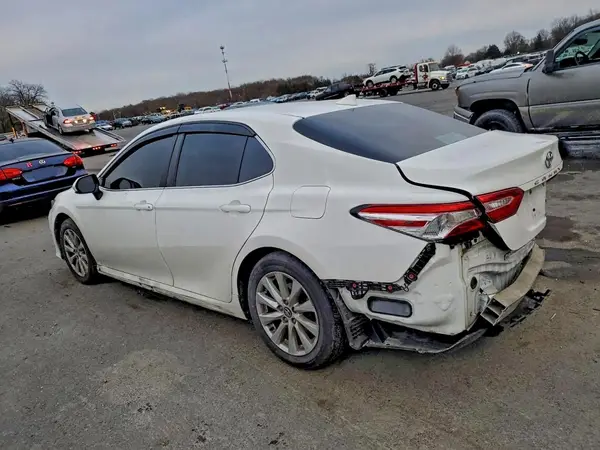 4T1B11HK8KU197833 2019 TOYOTA CAMRY - Image 2