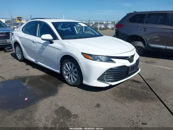 4T1B11HK8KU198805 2019 TOYOTA CAMRY - Image 1