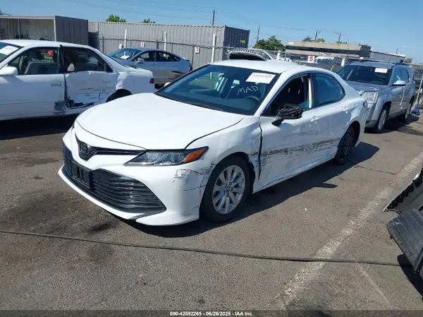 4T1B11HK8KU198805 2019 TOYOTA CAMRY - Image 2