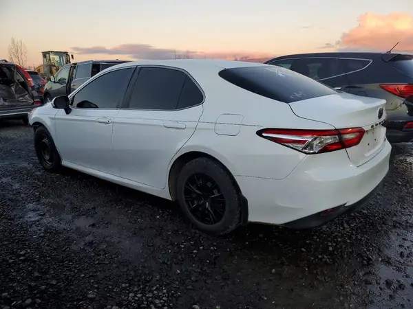 4T1B11HK8KU200049 2019 TOYOTA CAMRY - Image 2