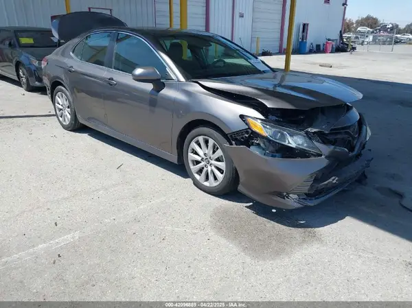 4T1B11HK8KU204599 2019 TOYOTA CAMRY - Image 1