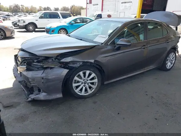 4T1B11HK8KU204599 2019 TOYOTA CAMRY - Image 2