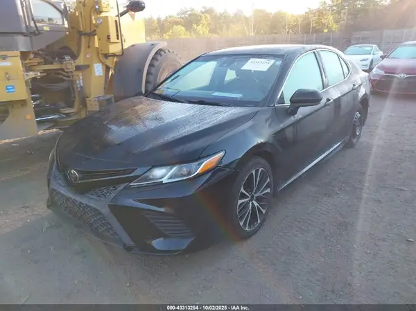 4T1B11HK8KU212881 2019 TOYOTA CAMRY - Image 2