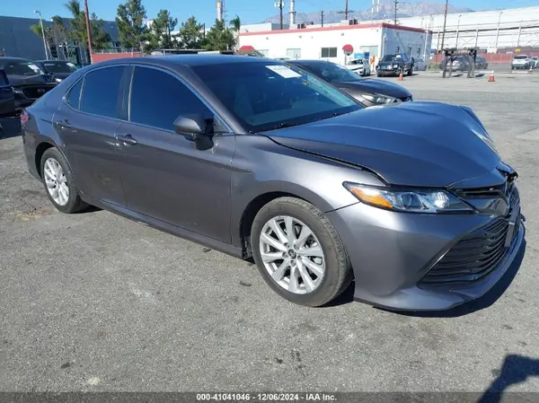 4T1B11HK8KU215697 2019 TOYOTA CAMRY - Image 1