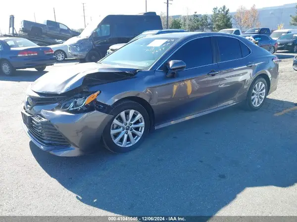 4T1B11HK8KU215697 2019 TOYOTA CAMRY - Image 2