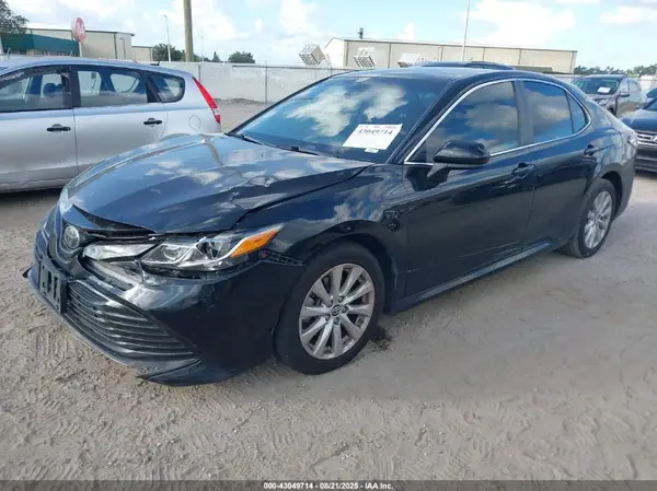 4T1B11HK8KU216218 2019 TOYOTA CAMRY - Image 2
