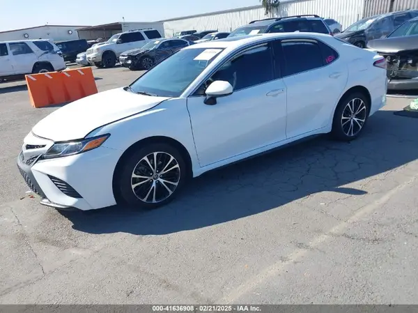 4T1B11HK8KU220964 2019 TOYOTA CAMRY - Image 2