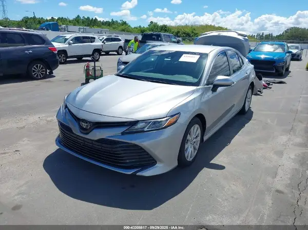 4T1B11HK8KU222049 2019 TOYOTA CAMRY - Image 2