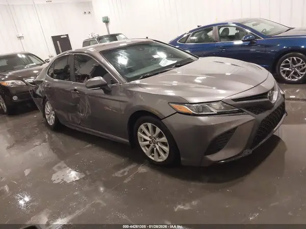 4T1B11HK8KU224710 2019 TOYOTA CAMRY - Image 1
