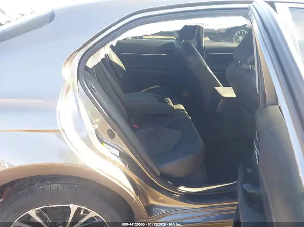 4T1B11HK8KU227512 2019 TOYOTA CAMRY - Image 8