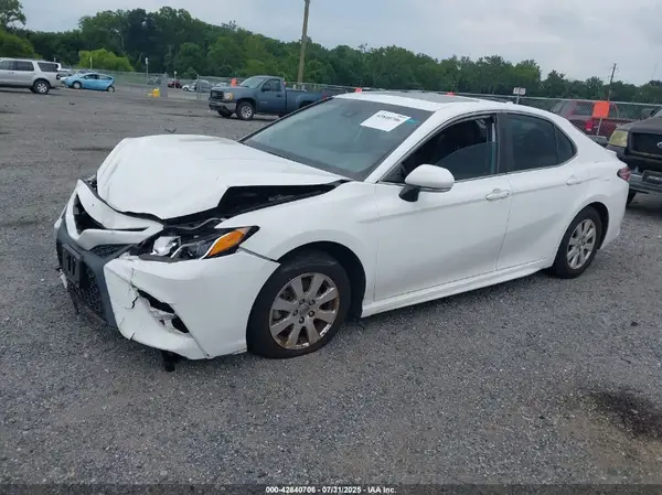 4T1B11HK8KU227817 2019 TOYOTA CAMRY - Image 2