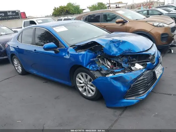 4T1B11HK8KU237019 2019 TOYOTA CAMRY - Image 1