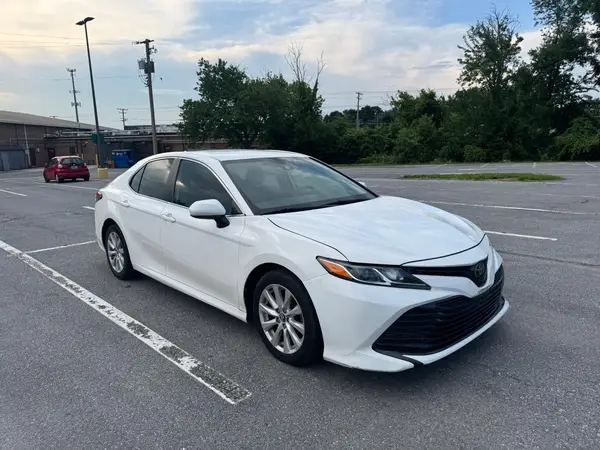 4T1B11HK8KU242401 2019 TOYOTA CAMRY - Image 1
