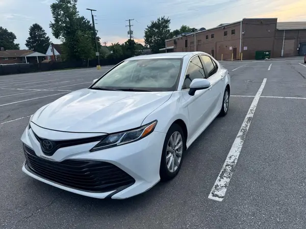 4T1B11HK8KU242401 2019 TOYOTA CAMRY - Image 2