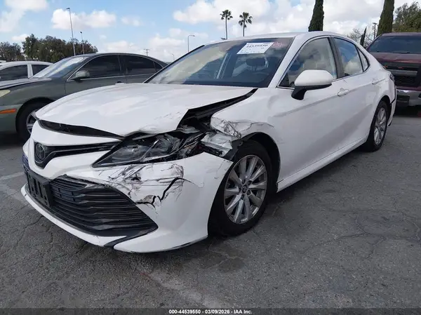 4T1B11HK8KU243600 2019 TOYOTA CAMRY - Image 2