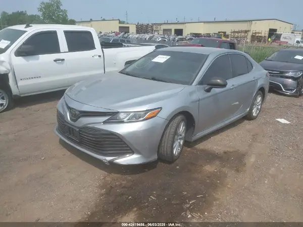 4T1B11HK8KU246853 2019 TOYOTA CAMRY - Image 2