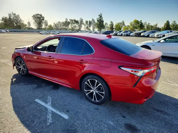 4T1B11HK8KU249574 2019 TOYOTA CAMRY - Image 2