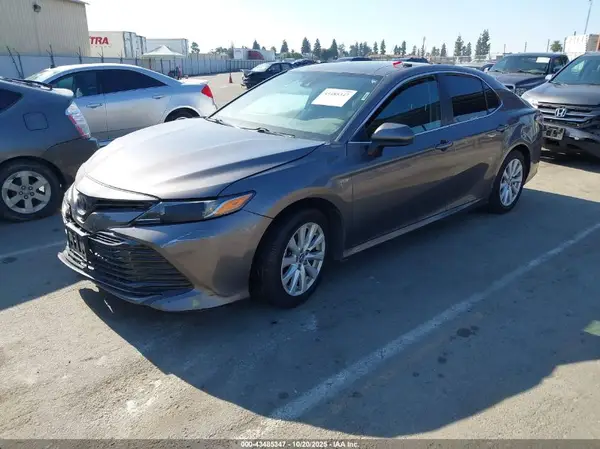 4T1B11HK8KU251082 2019 TOYOTA CAMRY - Image 2