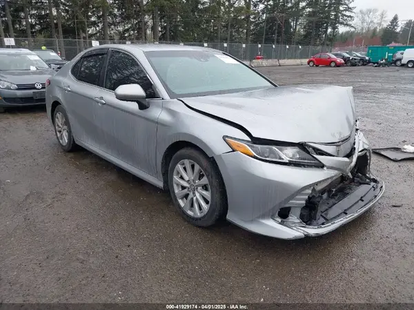 4T1B11HK8KU256265 2019 TOYOTA CAMRY - Image 1