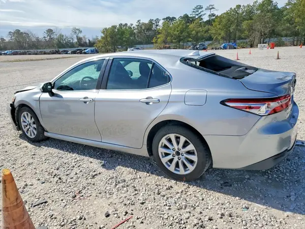 4T1B11HK8KU256332 2019 TOYOTA CAMRY - Image 2