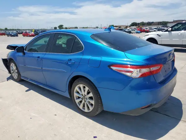 4T1B11HK8KU256900 2019 TOYOTA CAMRY - Image 2