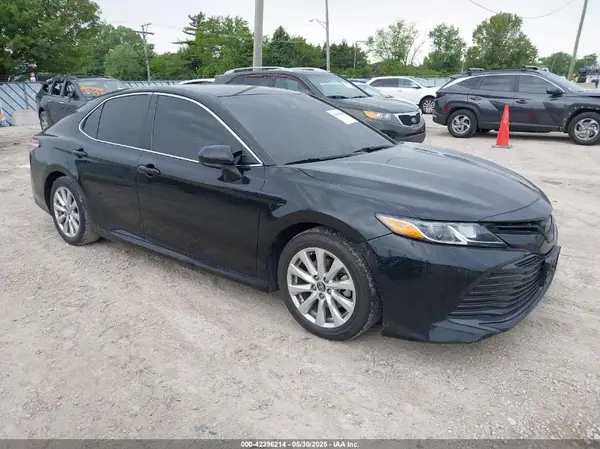 4T1B11HK8KU258114 2019 TOYOTA CAMRY - Image 1