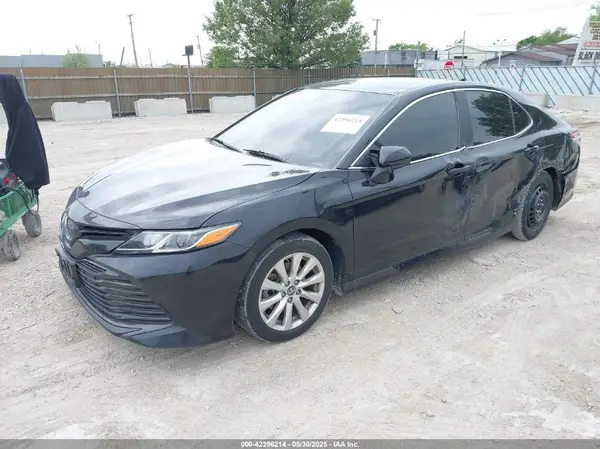 4T1B11HK8KU258114 2019 TOYOTA CAMRY - Image 2