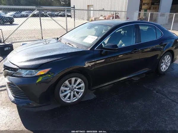 4T1B11HK8KU262163 2019 TOYOTA CAMRY - Image 2