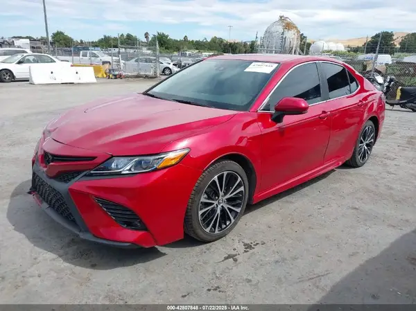 4T1B11HK8KU263863 2019 TOYOTA CAMRY - Image 2
