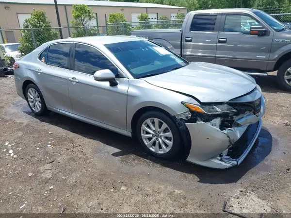 4T1B11HK8KU269257 2019 TOYOTA CAMRY - Image 1