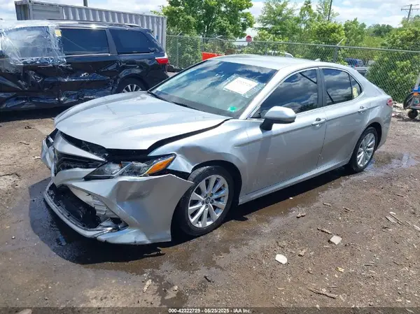 4T1B11HK8KU269257 2019 TOYOTA CAMRY - Image 2