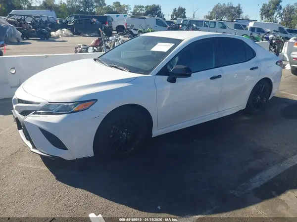 4T1B11HK8KU283093 2019 TOYOTA CAMRY - Image 2