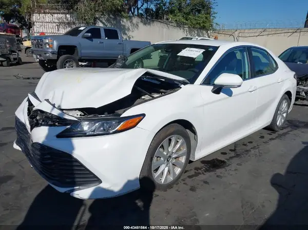 4T1B11HK8KU290965 2019 TOYOTA CAMRY - Image 2